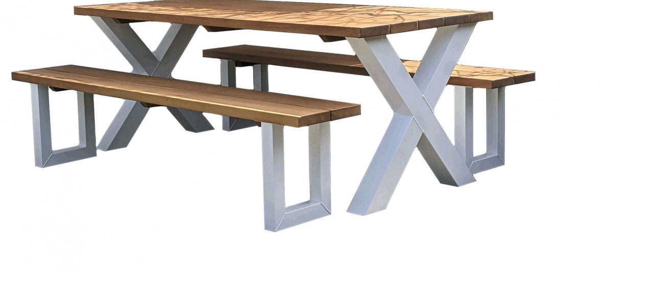 Hardhouten tuintafel