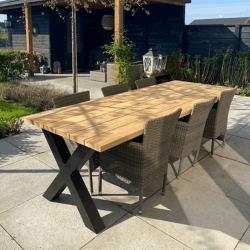 Iroko hardhouten tuintafel (240x105cm) geschikt voor 6 stoelen