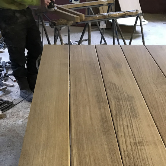 Iroko hardhouten tuintafel (240x105cm) geschikt voor 6 stoelen