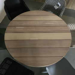 Ronde hardhouten tuintafel op maat van iroko met stalen onderstel